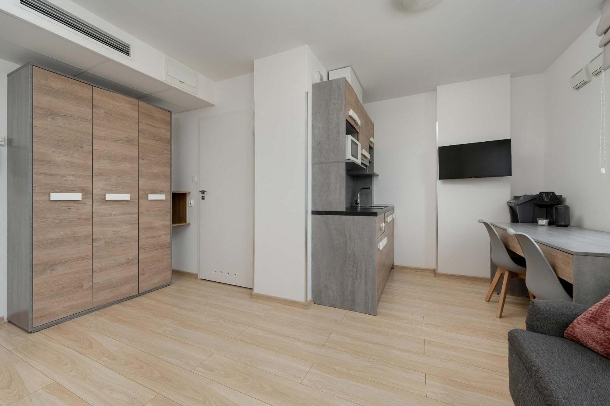 Apartament Bright With Air Conditioning Near Zoo By Renters