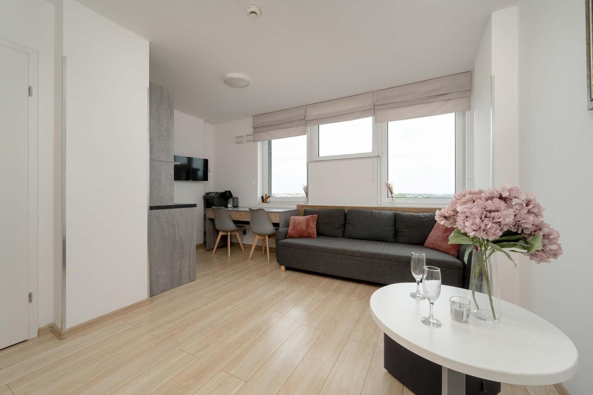 Bright With Air Conditioning Near Zoo By Renters Apartament *